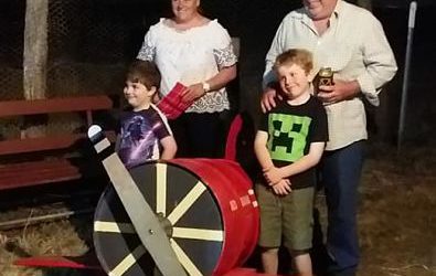 Christmas comes to Avenue Range in 2019, report by ‘Candi Kaine’